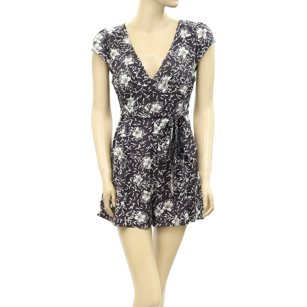 Kimchi Blue  Women's Rickie Floral Printed Romper M