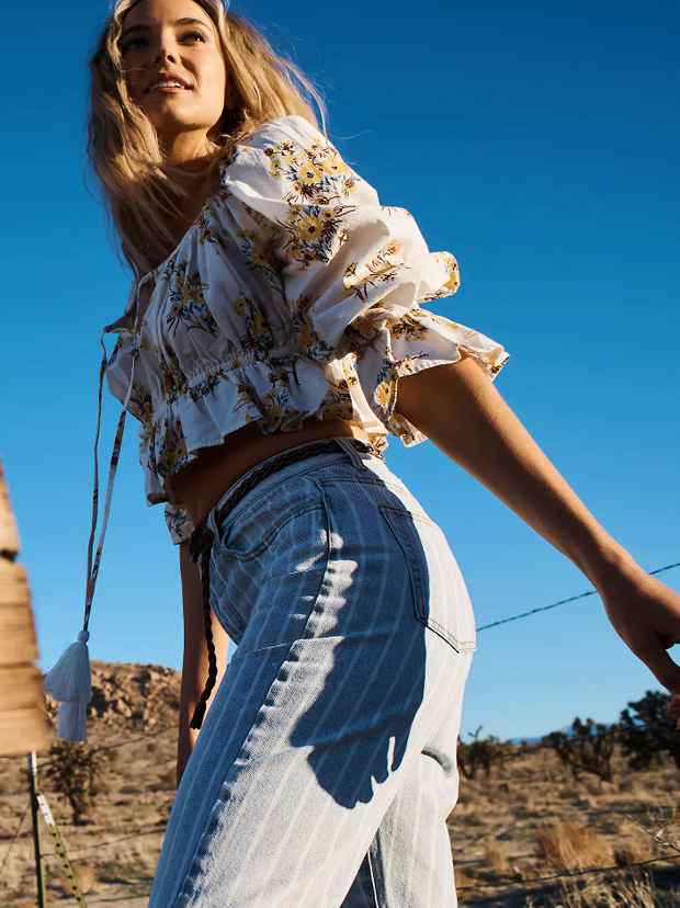 HappyXNature Kate Hudson Floral Printed Pop Cropped Top